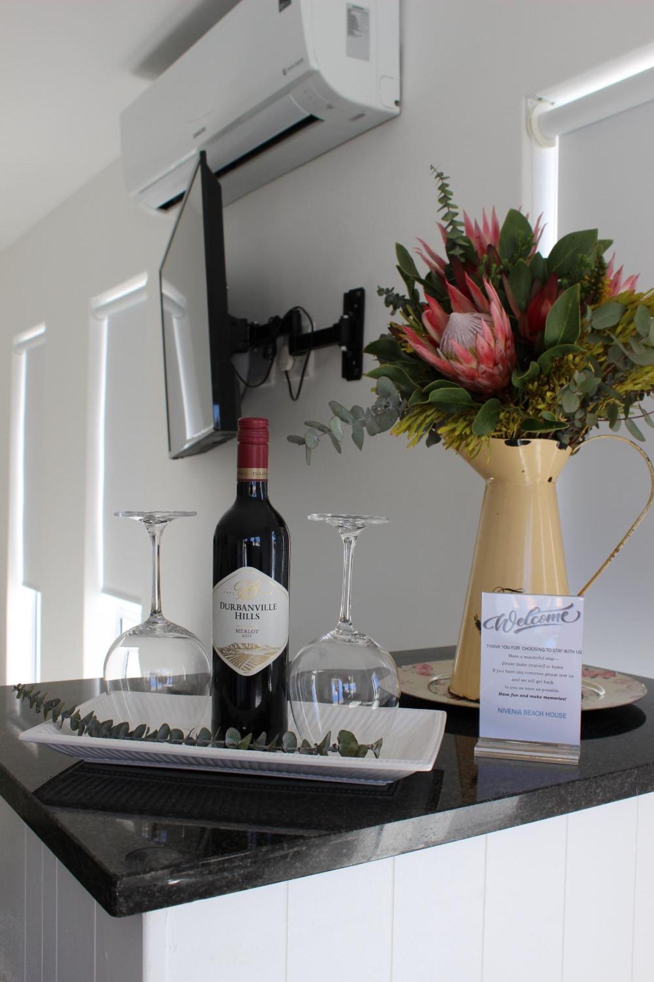 Nivenia Beach House Bettyʼs Bay Exterior foto